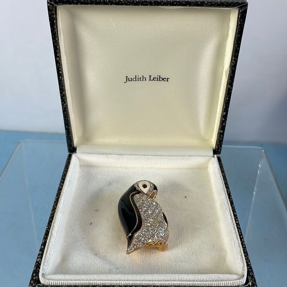 Judith Leiber NIB Swarovski Crystal Enamel Penguin Pin